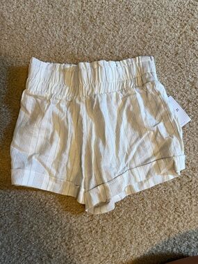 Forever 21 Light Cream Striped Elastic-Waist Women’s Shorts
